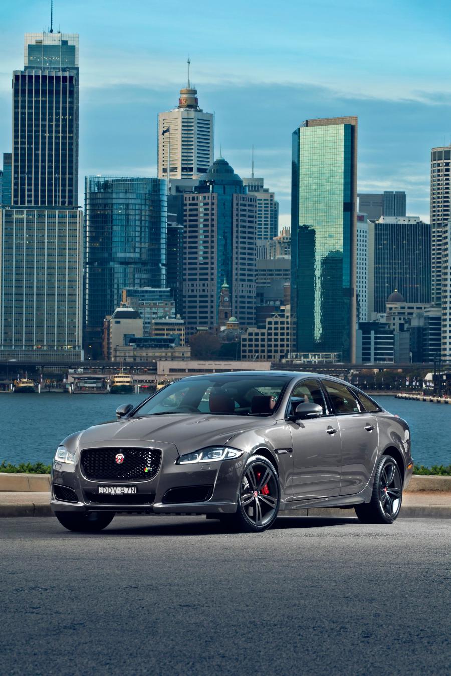  Jaguar XJR 2016 года  (AU) (фото 4 из 6)